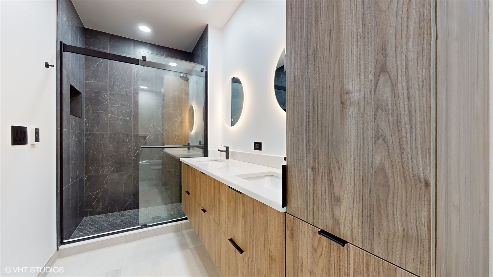 915 North Howe Street Chicago, IL 60610 - Photo 2 of 30 a bathroom with a mirror and a shower