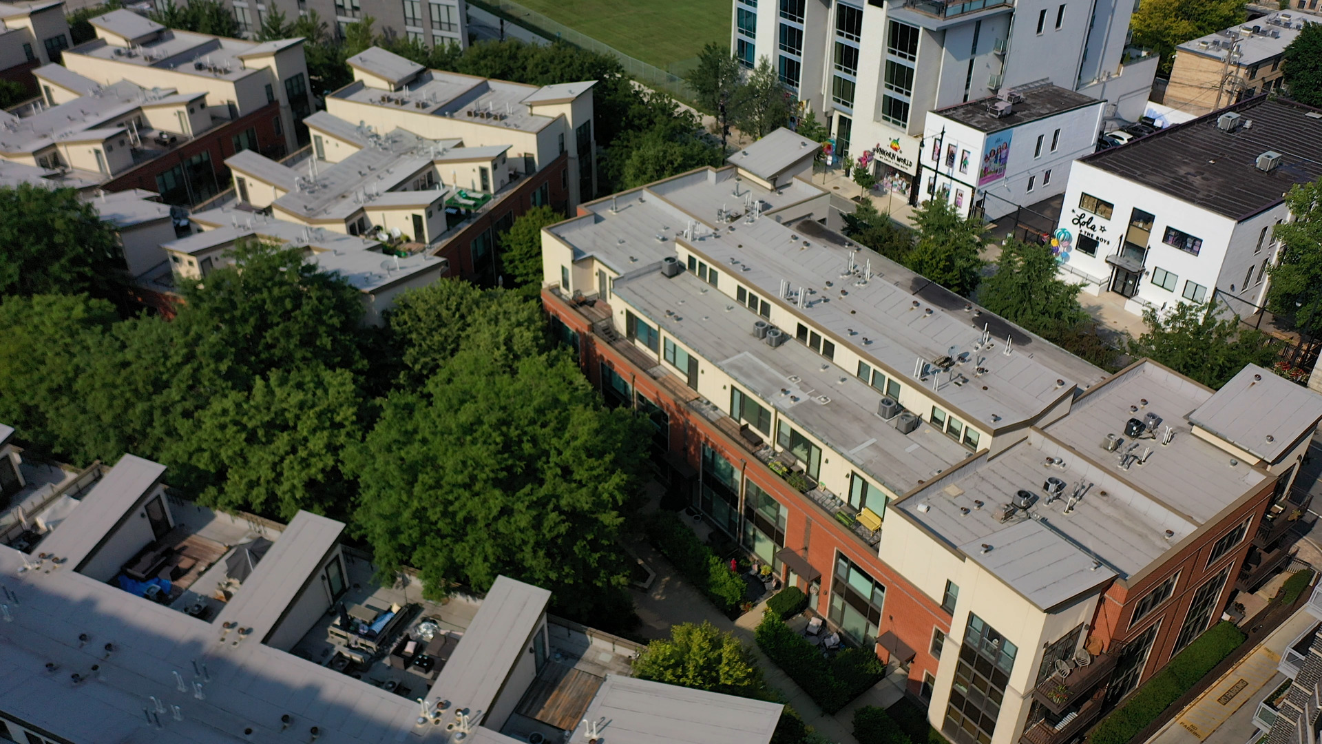 915 North Howe Street Chicago, IL 60610 - Photo 26 of 30 an aerial view of a building with outdoor space