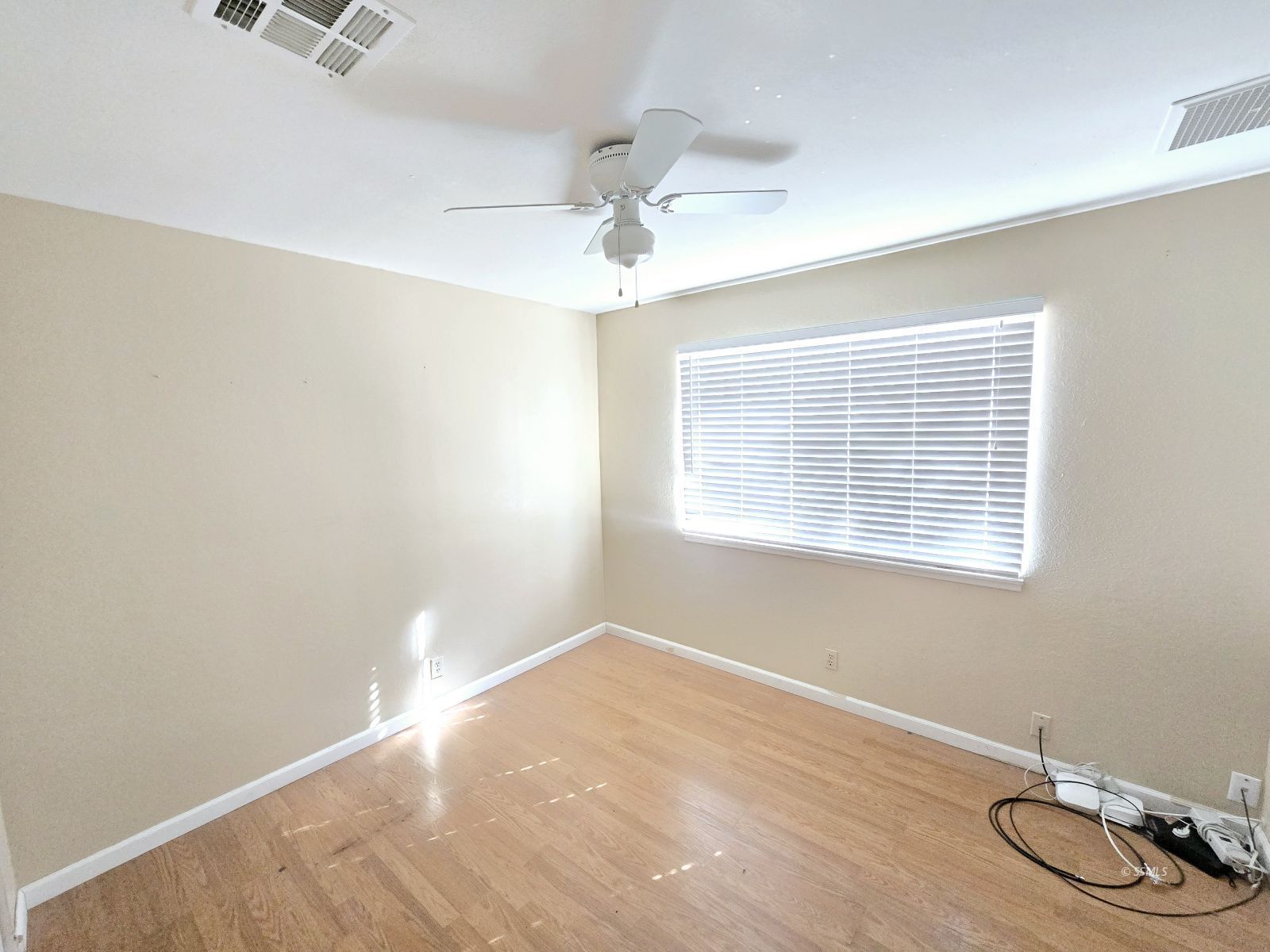 220 South Broadway Street Ridgecrest, CA 93555 - Photo 6 of 11 an empty room with a window and ceiling fan