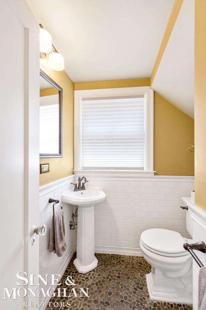 1244 Bishop Road Grosse Pointe, MI 48230 - Photo 23 of 49 50110674-22.JPG
