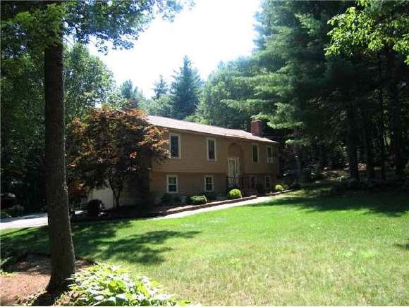 5 Jennifer Lane Raymond, NH 03077 - Photo 1 of 8 Gallery Image 1