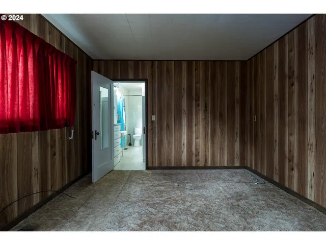 a view of a entryway with a yard