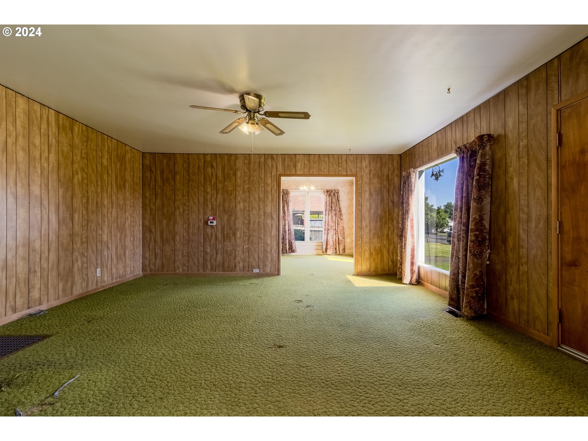 644 South Main Street Milton Freewater, OR 97862 - Photo 8 of 24 a view of livingroom with hardwood