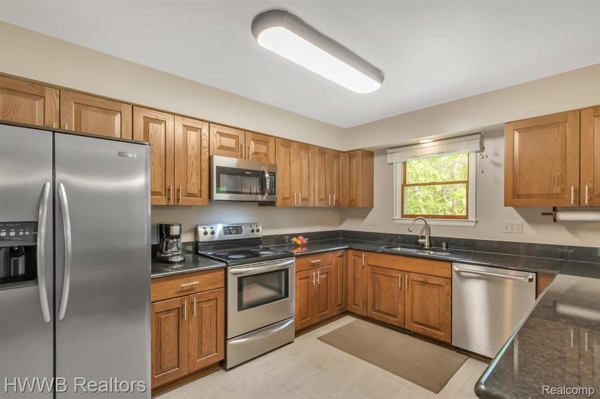 6144 Oak Valley Road Brighton, MI 48116 - Photo 6 of 32 10-6144-Oak-Valley-Dr-WindowStill-R.jpg