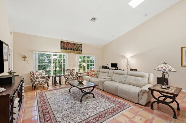 $574,999 | 4115 Carriage Drive, Unit P2, Pompano Beach, FL 33069