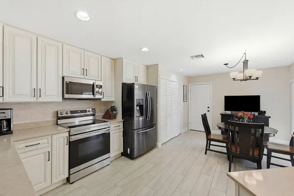 $574,999 | 4115 Carriage Drive, Unit P2, Pompano Beach, FL 33069