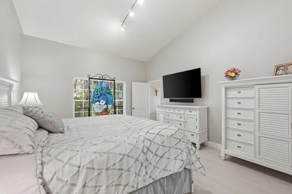 $574,999 | 4115 Carriage Drive, Unit P2, Pompano Beach, FL 33069