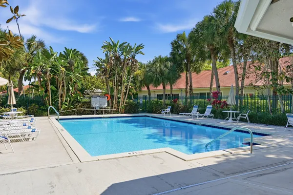 $574,999 | 4115 Carriage Drive, Unit P2, Pompano Beach, FL 33069