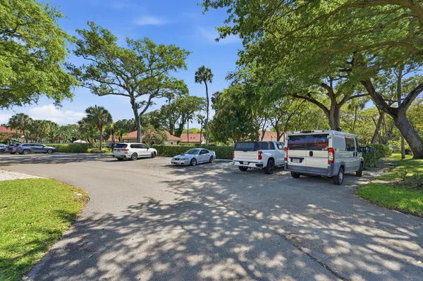 $574,999 | 4115 Carriage Drive, Unit P2, Pompano Beach, FL 33069