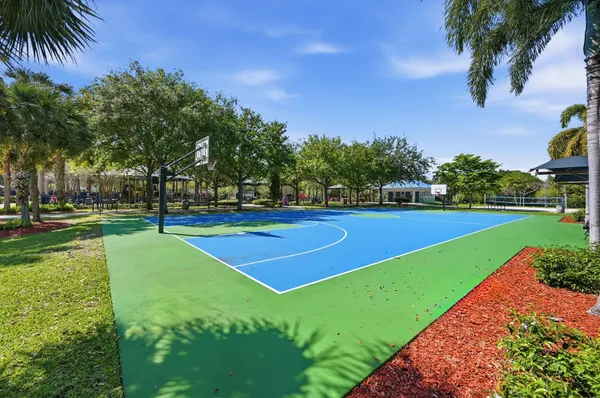 $574,999 | 4115 Carriage Drive, Unit P2, Pompano Beach, FL 33069