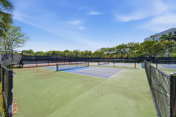 $574,999 | 4115 Carriage Drive, Unit P2, Pompano Beach, FL 33069