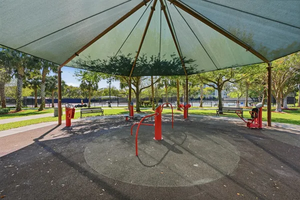 $574,999 | 4115 Carriage Drive, Unit P2, Pompano Beach, FL 33069