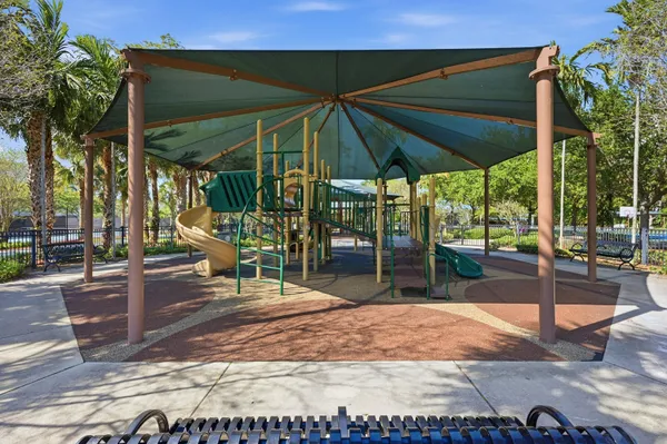 $574,999 | 4115 Carriage Drive, Unit P2, Pompano Beach, FL 33069