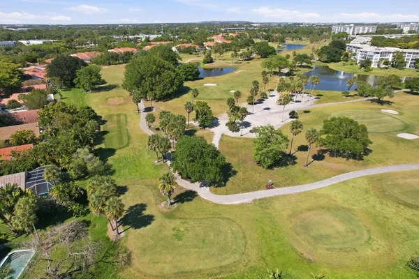 $574,999 | 4115 Carriage Drive, Unit P2, Pompano Beach, FL 33069