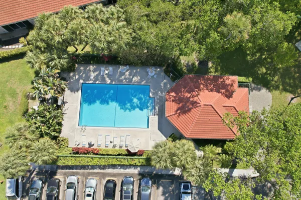 $574,999 | 4115 Carriage Drive, Unit P2, Pompano Beach, FL 33069