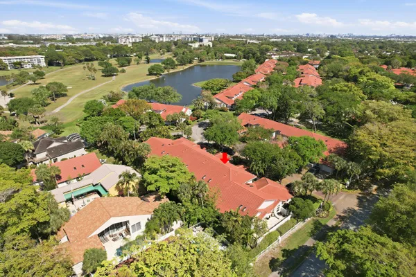 $574,999 | 4115 Carriage Drive, Unit P2, Pompano Beach, FL 33069