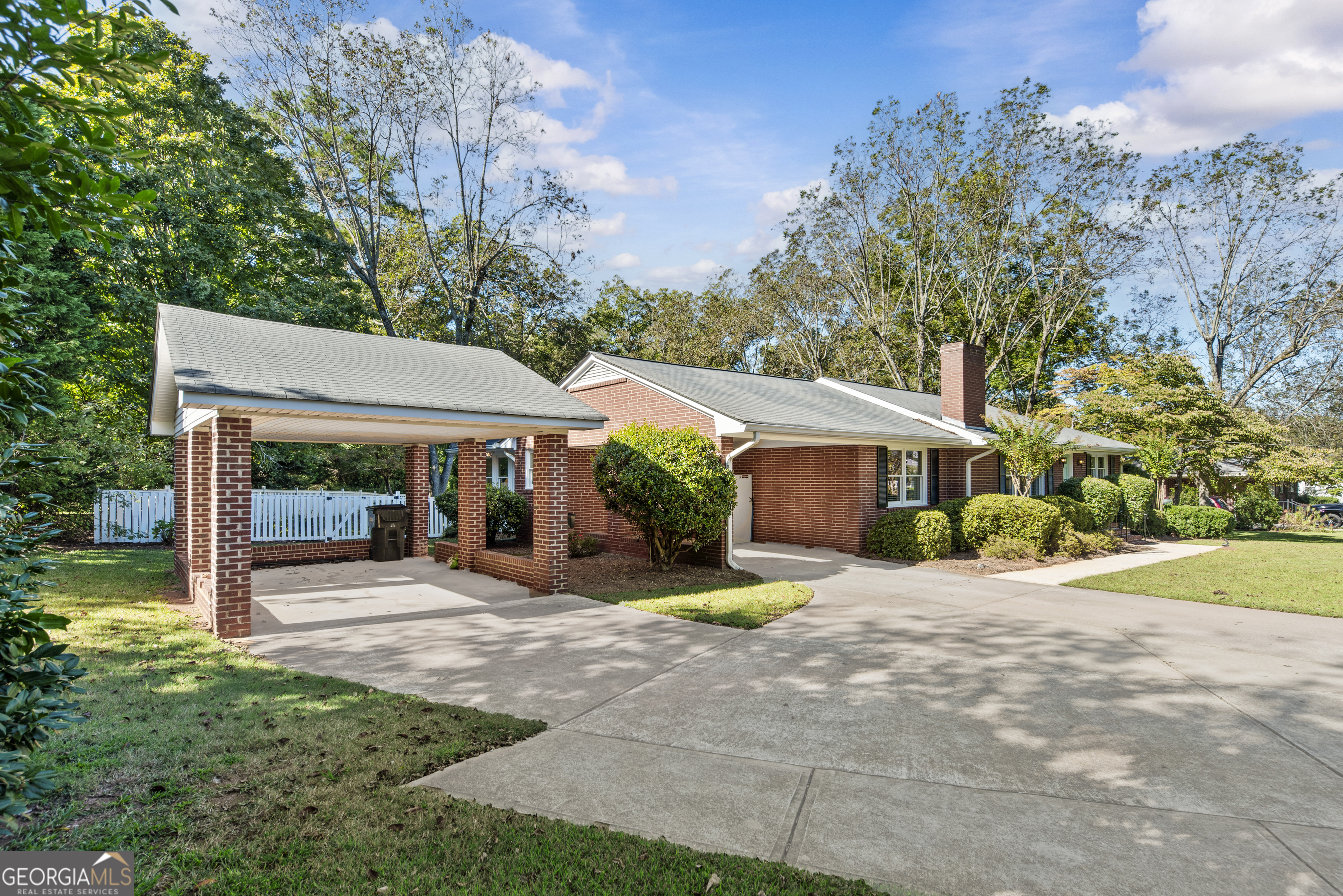 991 Old Post Road Madison, GA 30650 - Photo 54 of 61 a view of a house with backyard and sitting area
