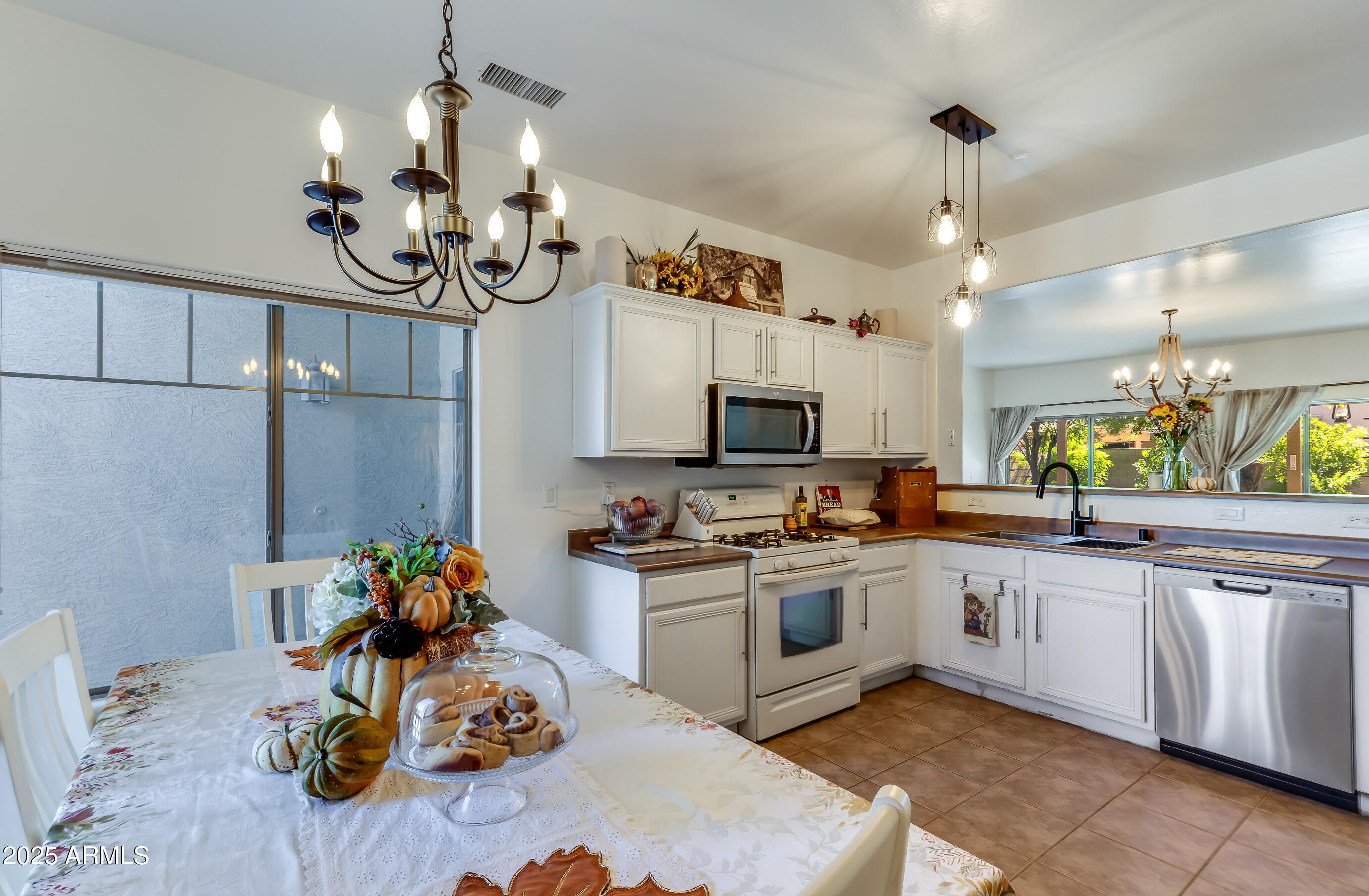 5129 West Grenadine Road Laveen, AZ 85339 - Photo 5 of 22 Kitchen