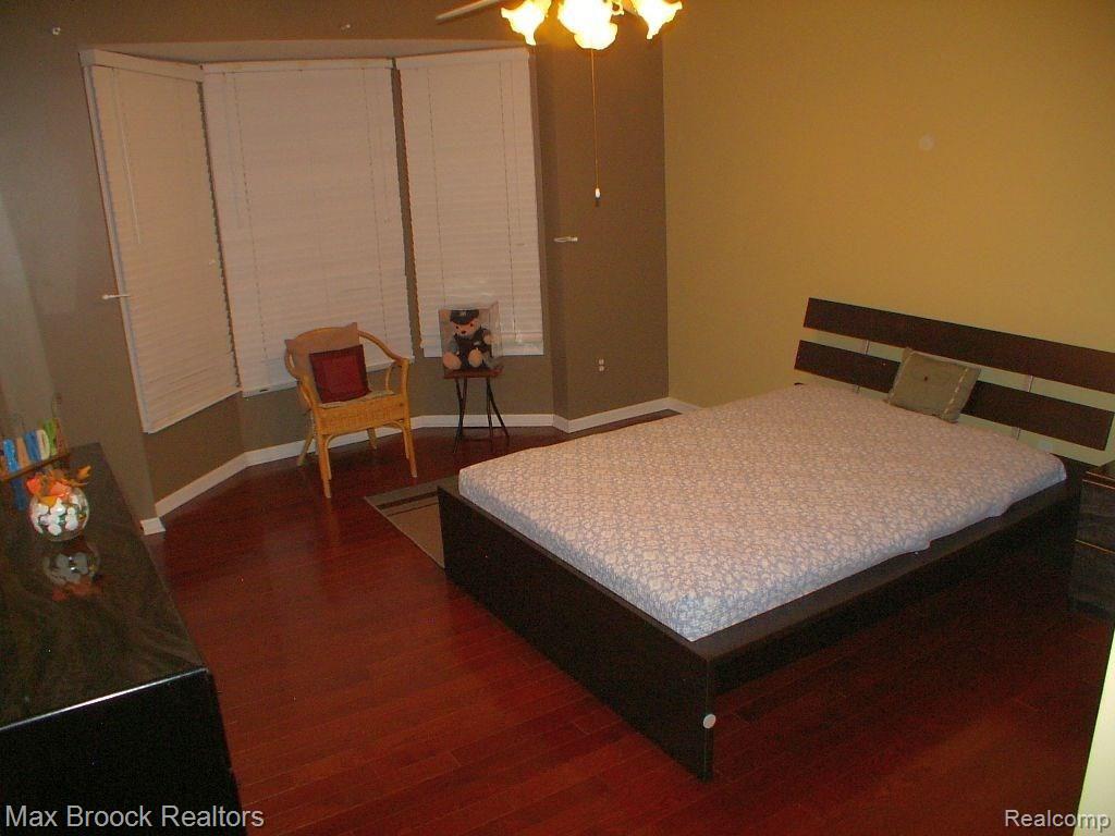 3049 Mapleridge Court Rochester, MI 48309 - Photo 29 of 43 Suite bedroom with separate bath