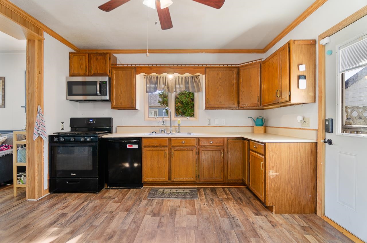 2404 Lincoln Avenue Two Rivers, WI 54241 - Photo 12 of 32 Gallery Image 12