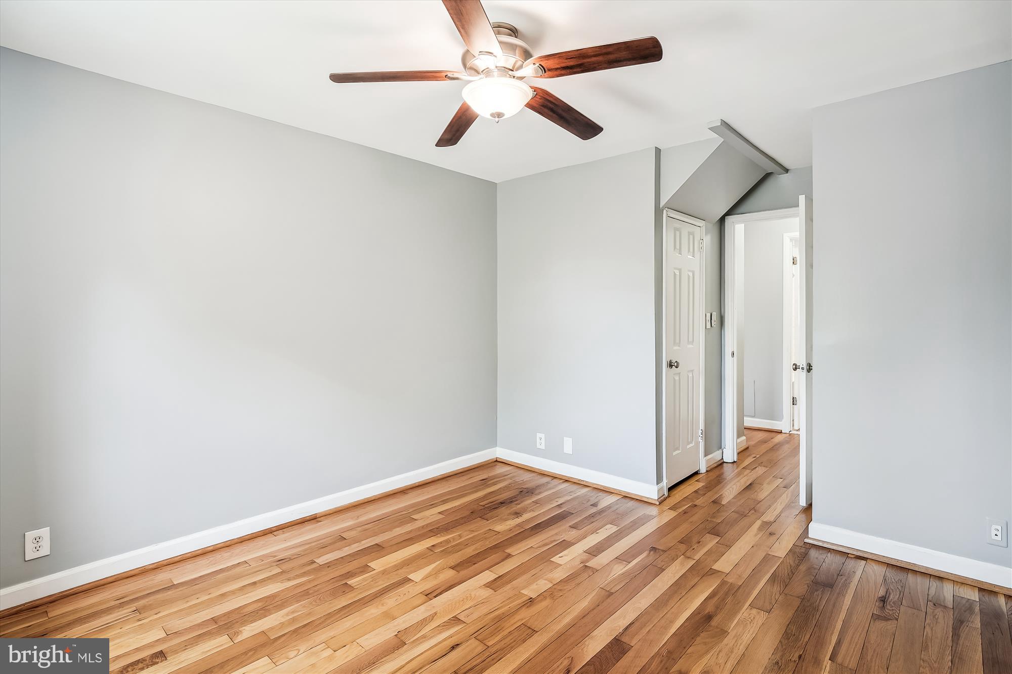 4860 28th Street South, Unit C2 Arlington, VA 22206 - Photo 14 of 34 Master bedroom