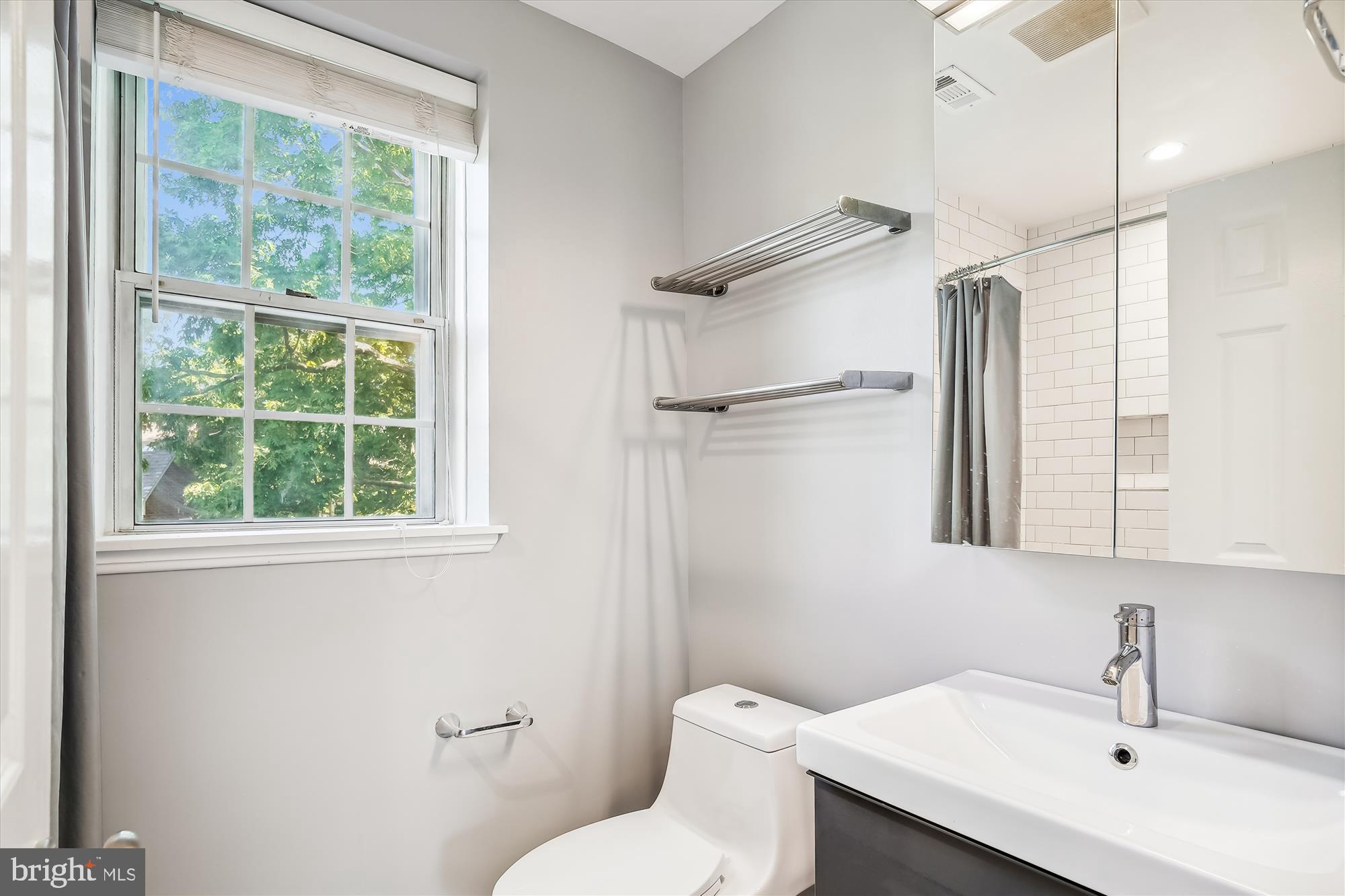 4860 28th Street South, Unit C2 Arlington, VA 22206 - Photo 16 of 34 Completely renovated bathroom