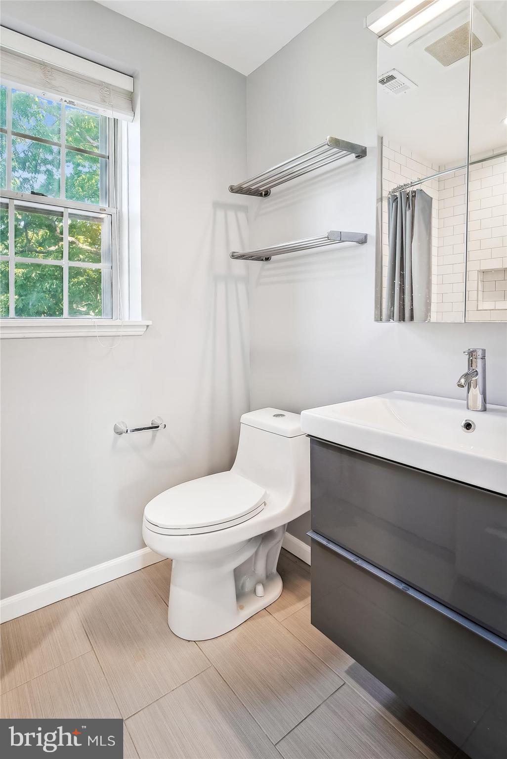 4860 28th Street South, Unit C2 Arlington, VA 22206 - Photo 17 of 34 Completely renovated bathroom