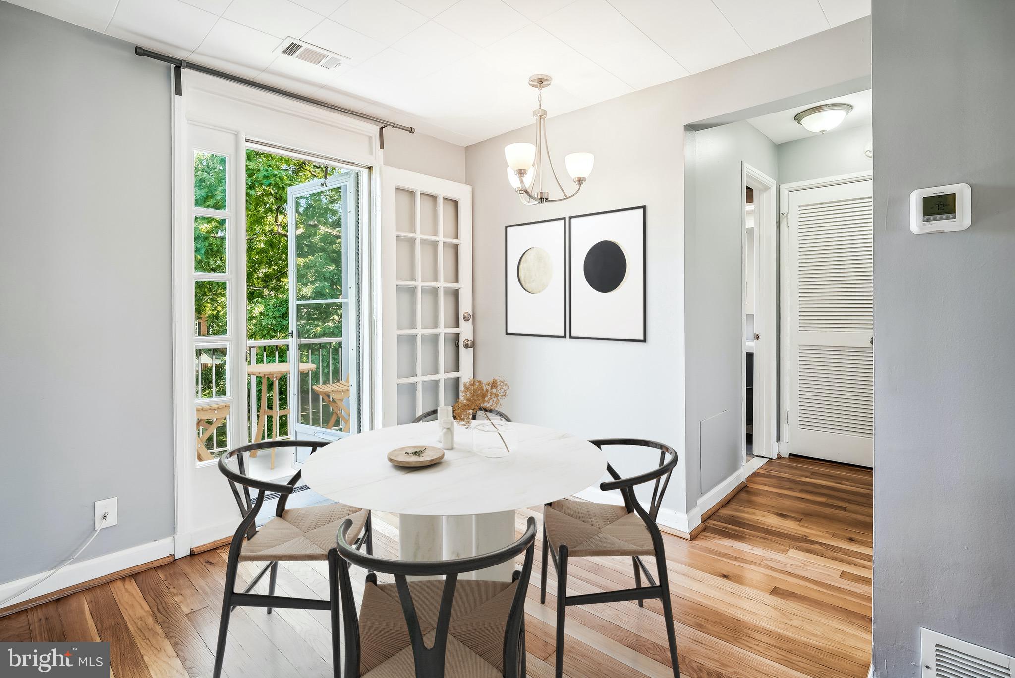4860 28th Street South, Unit C2 Arlington, VA 22206 - Photo 7 of 34 Naturally lit dining room- virtually staged