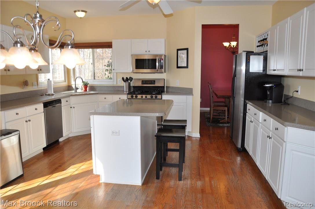 699 Twin Oaks Court Rochester, MI 48307 - Photo 5 of 65 DSC_0401.JPG