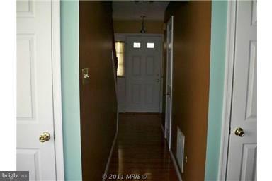8813 Francesca Drive Clinton, MD 20735 - Photo 13 of 17 Foyer View