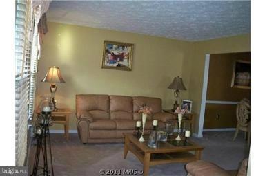 8813 Francesca Drive Clinton, MD 20735 - Photo 6 of 17 Living Room