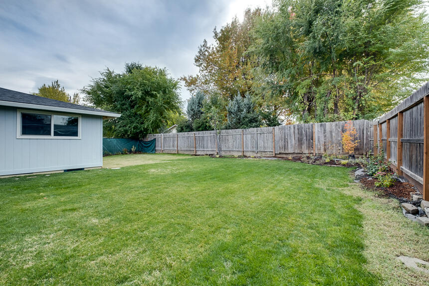 2358 Roberts Road Medford, OR 97504 - Photo 21 of 26 2358 Roberts-25