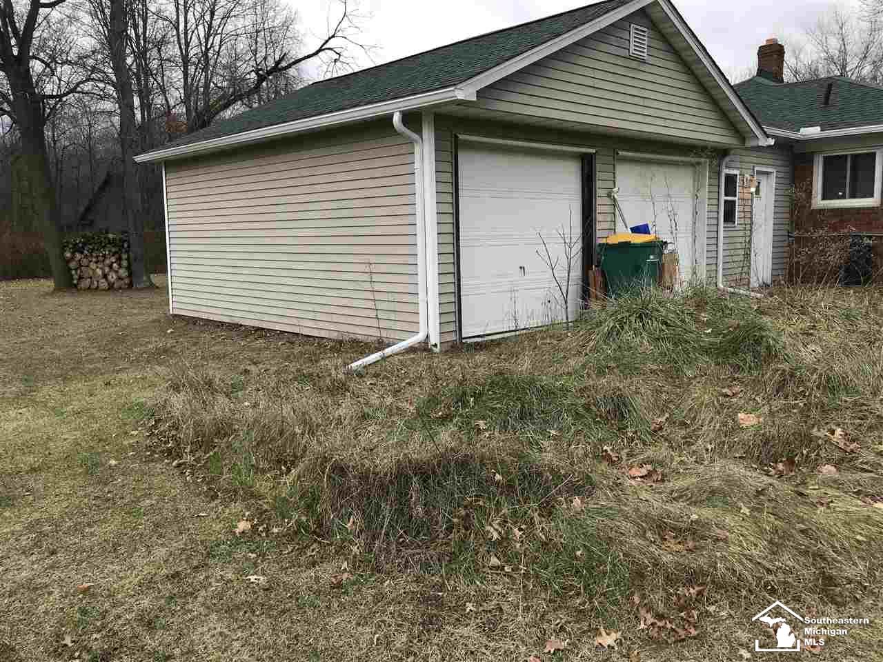 19658 Savage Road Belleville, MI 48111 - Photo 7 of 31 Garage