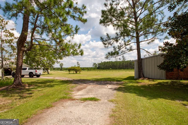 a view of a yard with a house