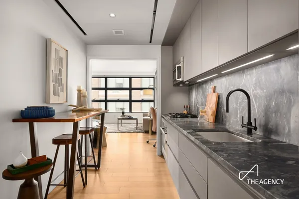 $4,300 | 547 West 47th Street, Unit 711 | Hell's Kitchen
