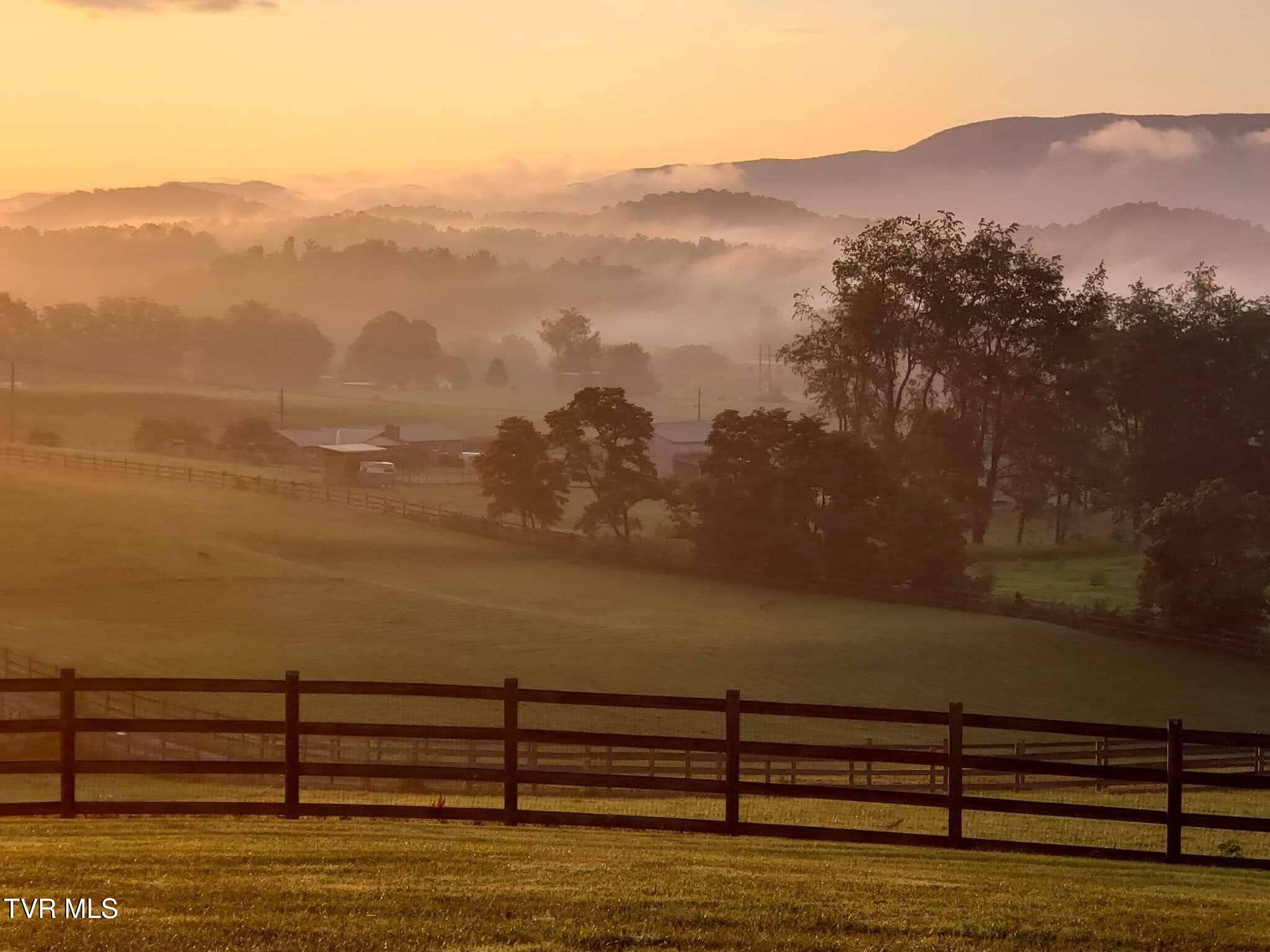 415 Beidleman Road Bristol, TN 37620 - Photo 4 of 101 photo_004