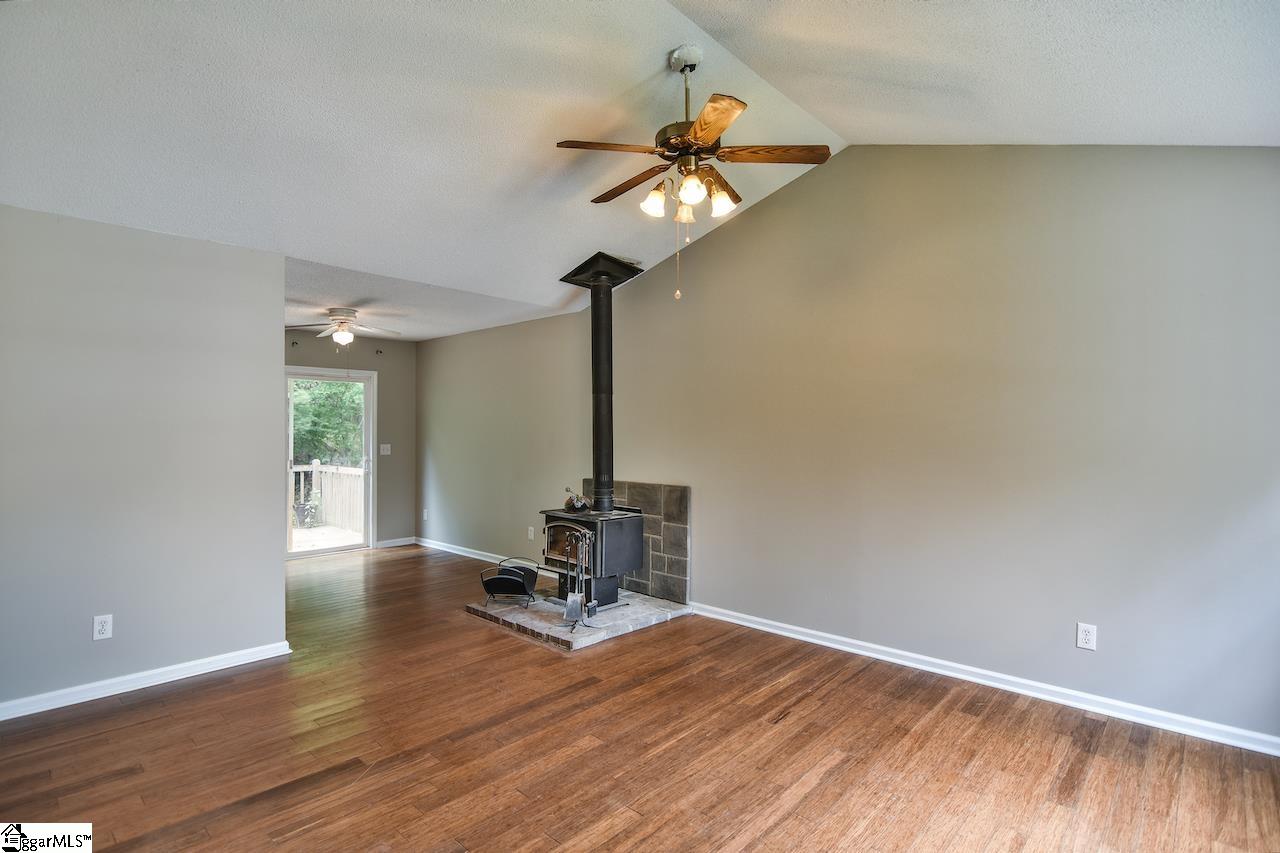 104 Laurel View Lane Greenville, SC 29607 - Photo 3 of 18 Gallery Image 3