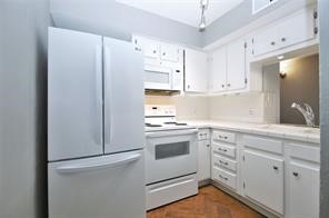 6433 Bayou Glen Road, Unit 6433 Houston, TX 77057 - Photo 8 of 15