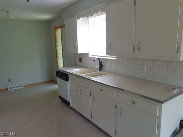 2485 Dentzler Road Parma, OH 44134 - Photo 9 of 21 Kitchen