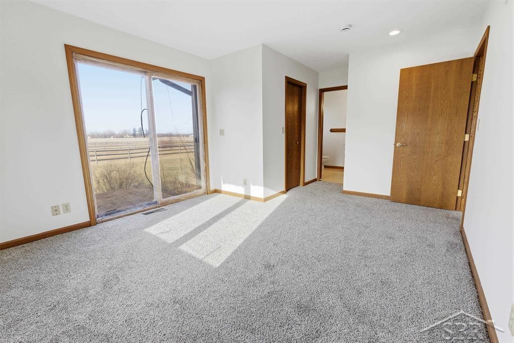 2082 West Parish Road Midland, MI 48642 - Photo 12 of 34 50203778-5f62331d-c259-4a6f-8f1e-a031a7df458c.JPG