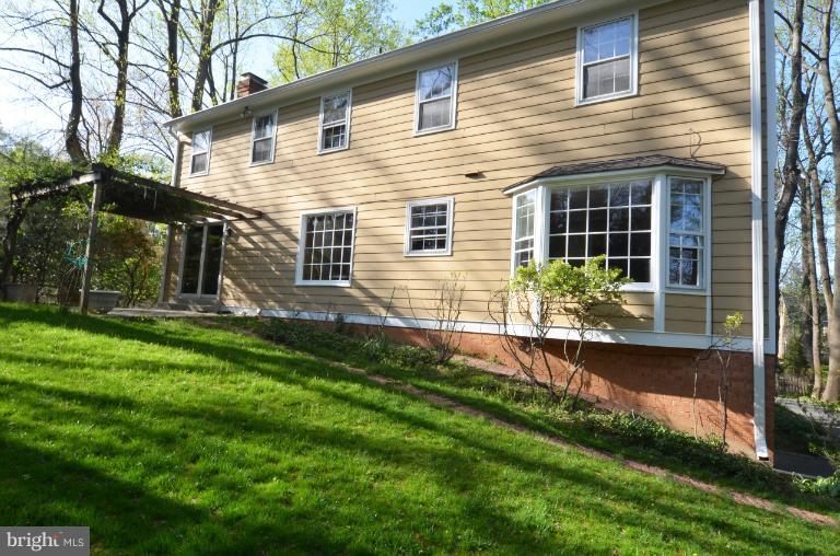 11010 Brent Road Potomac, MD 20854 - Photo 14 of 24 Exterior (Rear)