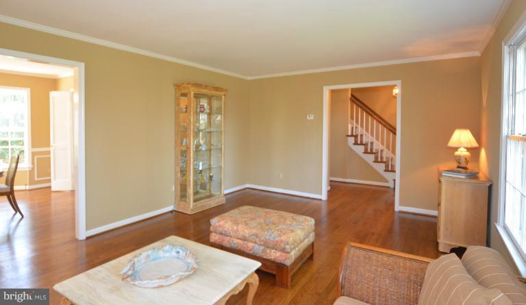 11010 Brent Road Potomac, MD 20854 - Photo 16 of 24 Living Room