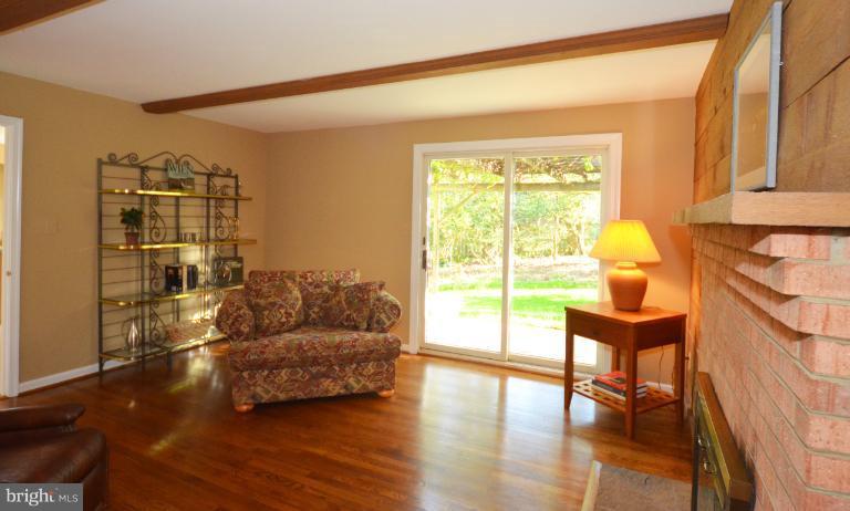 11010 Brent Road Potomac, MD 20854 - Photo 18 of 24 Family Room