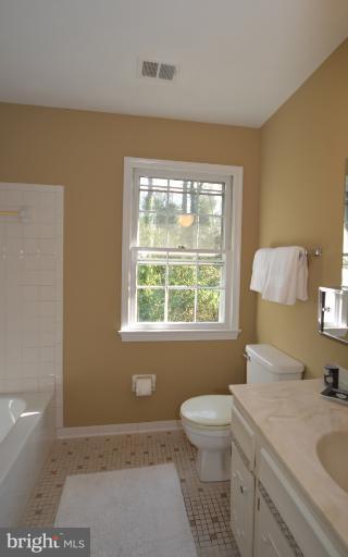 11010 Brent Road Potomac, MD 20854 - Photo 21 of 24 Bath