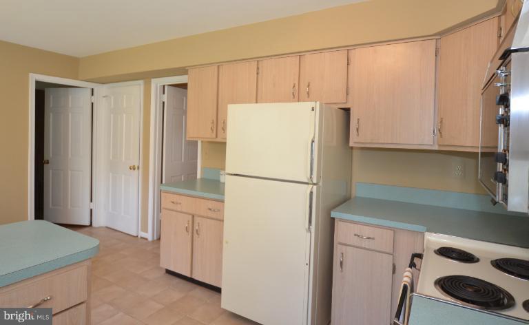 11010 Brent Road Potomac, MD 20854 - Photo 23 of 24 Kitchen