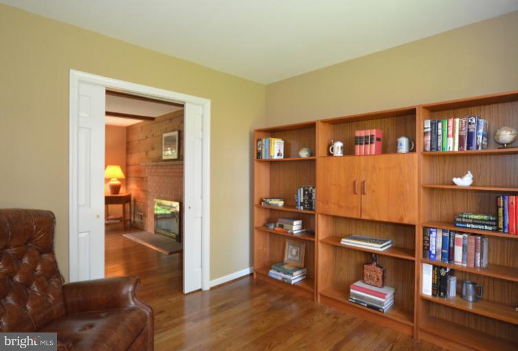 11010 Brent Road Potomac, MD 20854 - Photo 5 of 24 Library