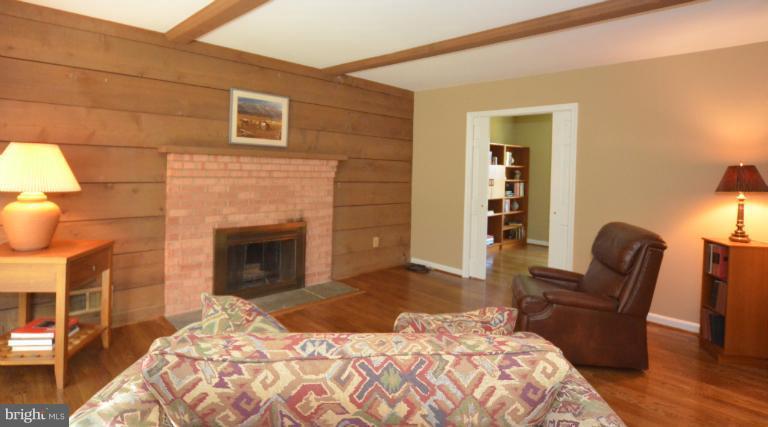 11010 Brent Road Potomac, MD 20854 - Photo 9 of 24 Family Room