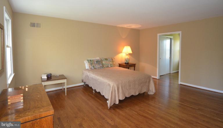 11010 Brent Road Potomac, MD 20854 - Photo 10 of 24 Bedroom (Master)