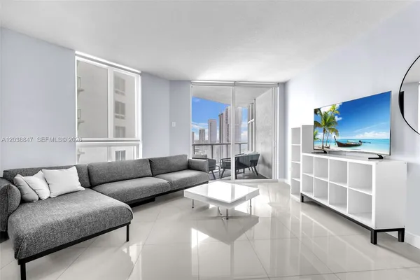 $3,200 | 1900 North Bayshore Drive, Unit 3610, Miami, FL 33132