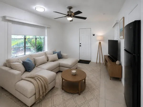 $1,595 | 1859 Buchanan Street, Unit 2, Hollywood, FL 33020